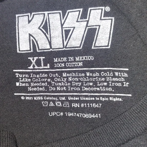 Kiss Tee Shirt NWOT - Picture 3 of 4